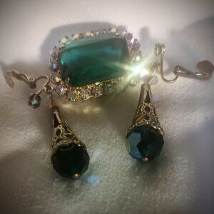 Faux emerald, green, Pin/Brooch, clip on, square, dangles, vintage, rhinestones